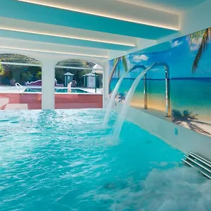 4* Hotel Vip's Luxury &